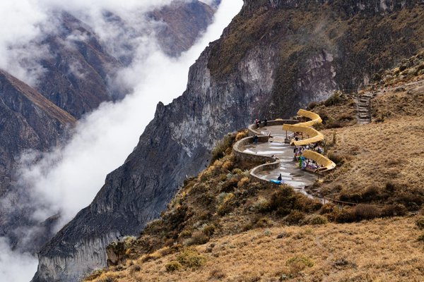 Organiser un camping en montagne en couple : nos idées romantiques